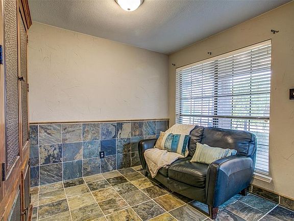 5th image of 329 Leisure Ln