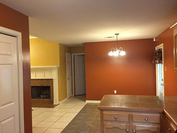 4th image of 36129 Norfolk Ave