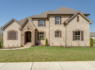 1026 Keeneland Dr, Gallatin, TN 37066