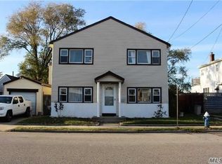 90 Quebec Rd, Island Park, NY 11558