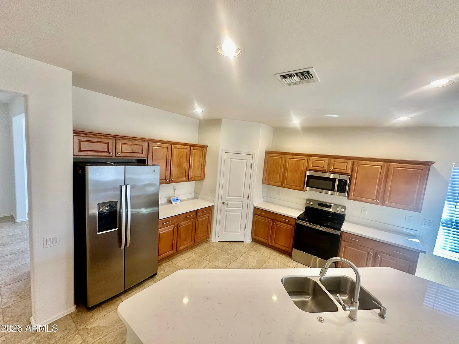 4 bed, 2.0 bath, 1913 sqft, $2,435 — Photo 3