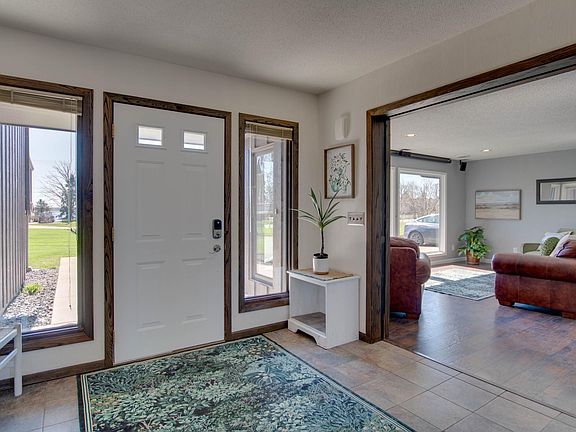 5th image of 3419 Birchmont Dr NE