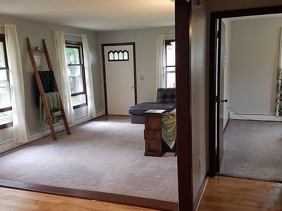 Living Room / Hallway