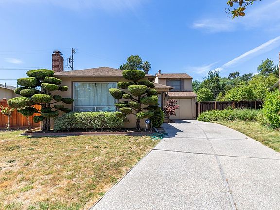 2nd image of 1104 Clovelly Ln