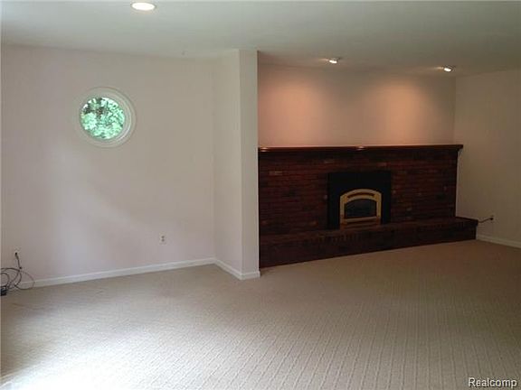 4th image of 4051 Village Sq