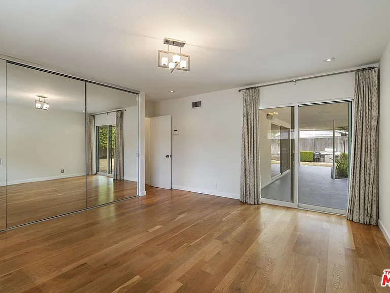 6225 S Corning Ave — Photo 14