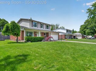 4059 Gatesford Circle Dr, Troy, MI 48085