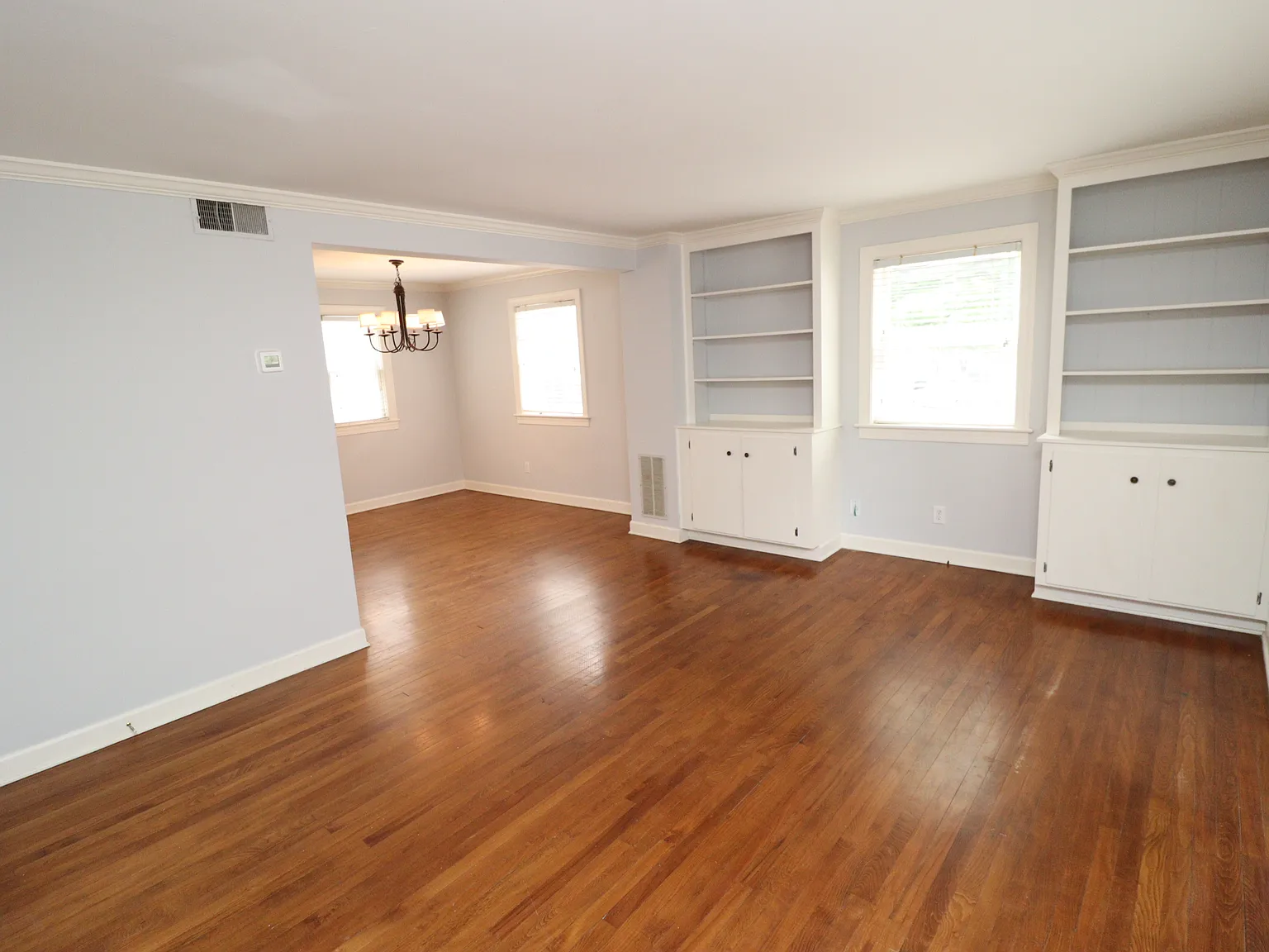 Charming Condo in Village District Available Immediately — Photo 2