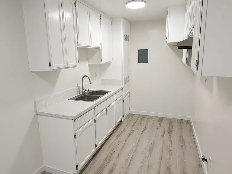 2574 Southern Ave #B — Photo 6