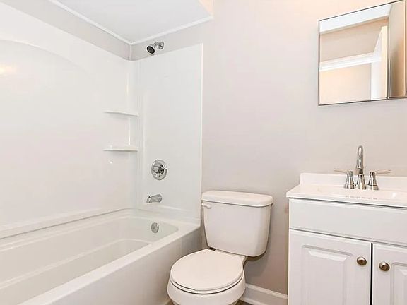 3rd image of 3002 Paddington St