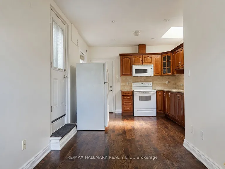2038 Danforth Ave #2 — Photo 10
