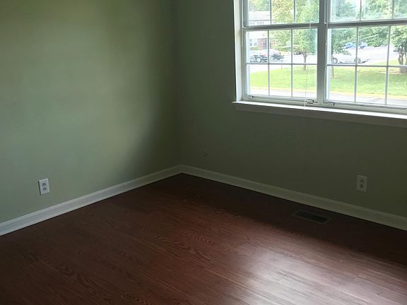 3rd image of 1423 Jeanette Ave