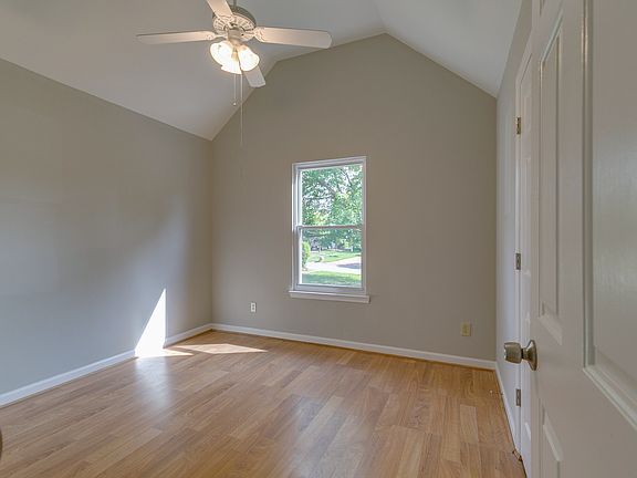 4th image of 2712 Washington Ln