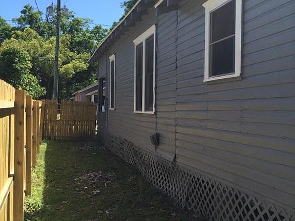 2nd image of 623 E 63rd St