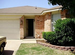 424 Meadow St, Saginaw, TX 76179