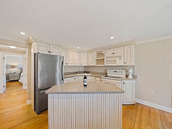 2nd image of 25 Riley Ave