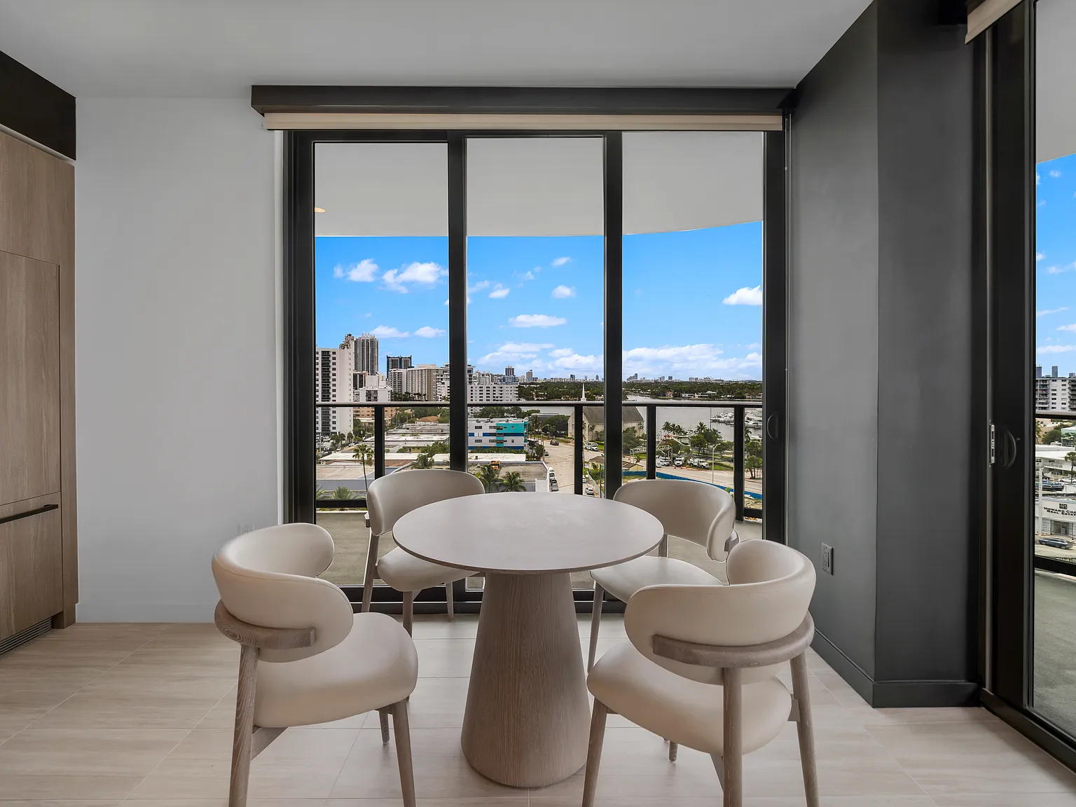 2 bed, 900 sqft, $9,900 — Photo 4