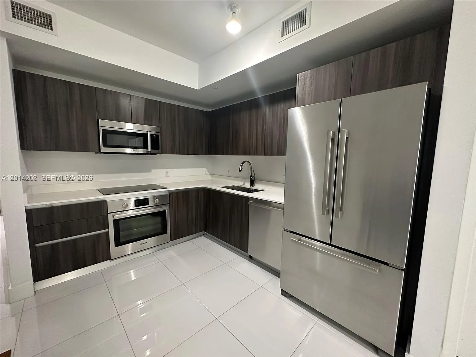 Aria On The Bay Condo — Photo 4