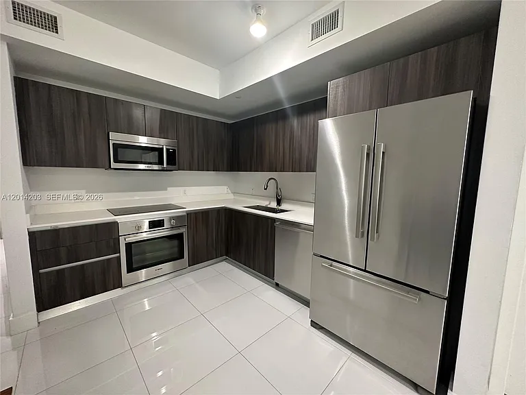488 NE 18th St #2502 — Photo 4