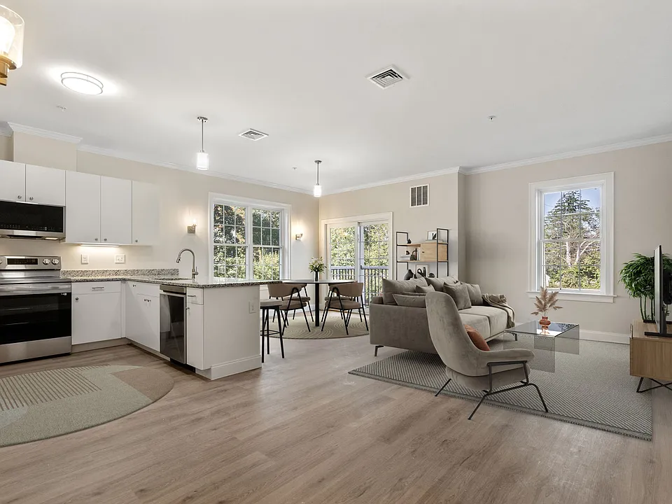 242 Main St #206