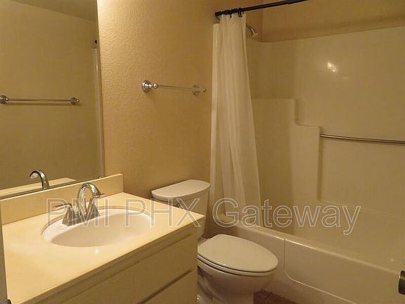4th image of 1938 E Oxford Dr