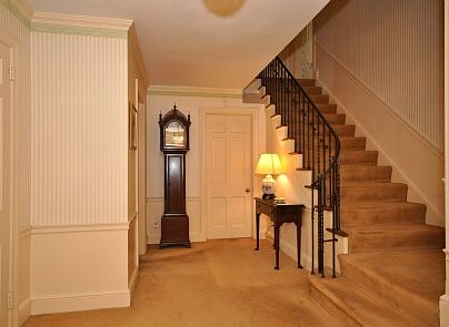 3rd image of 25 Sutton Pl