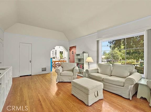 5th image of 2215 Loma Vista St