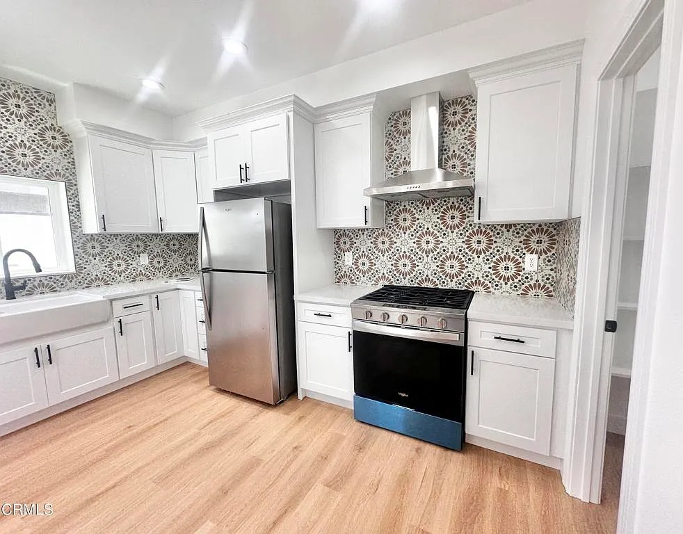3 bed, 2.0 bath, 810 sqft, $3,675 — Photo 3