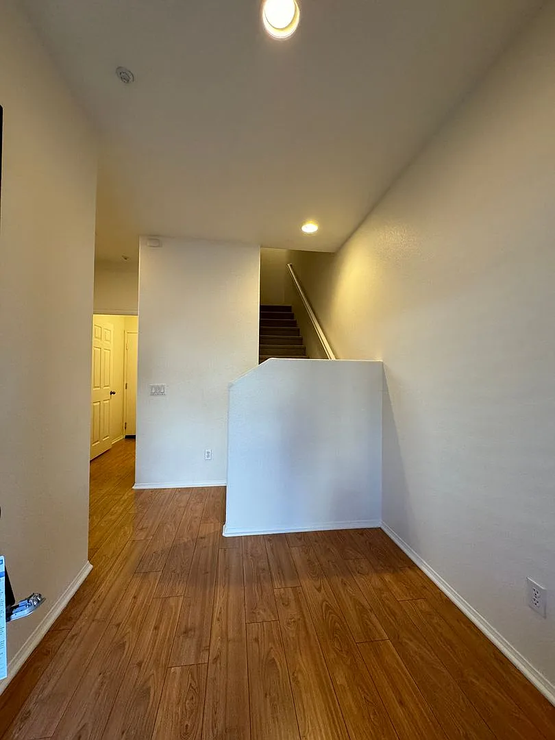 Beautiful Spanish Townhouse, Great Location, Garage Parking, Washer/Dryer! — Photo 4