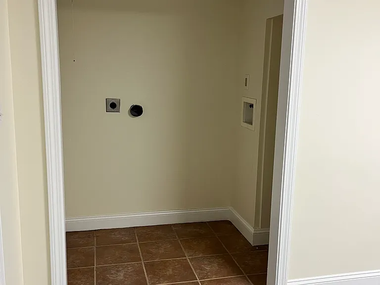 Washer/dryer hookups