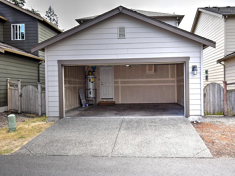 8724 Stockholm Ln NE — Photo 24