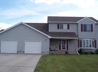1142 Morgan Pl SE, East Grand Forks, MN 56721