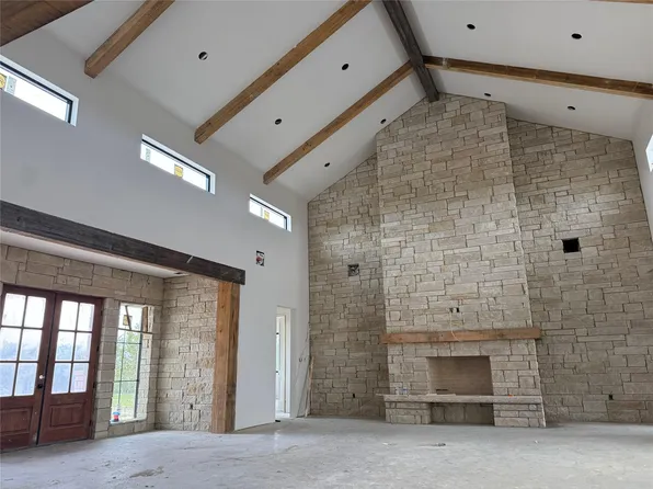 682 Evergreen Cir, Round Mountain, TX 78663