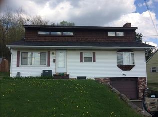 1051 Aetna Dr, Ellwood City, PA 16117