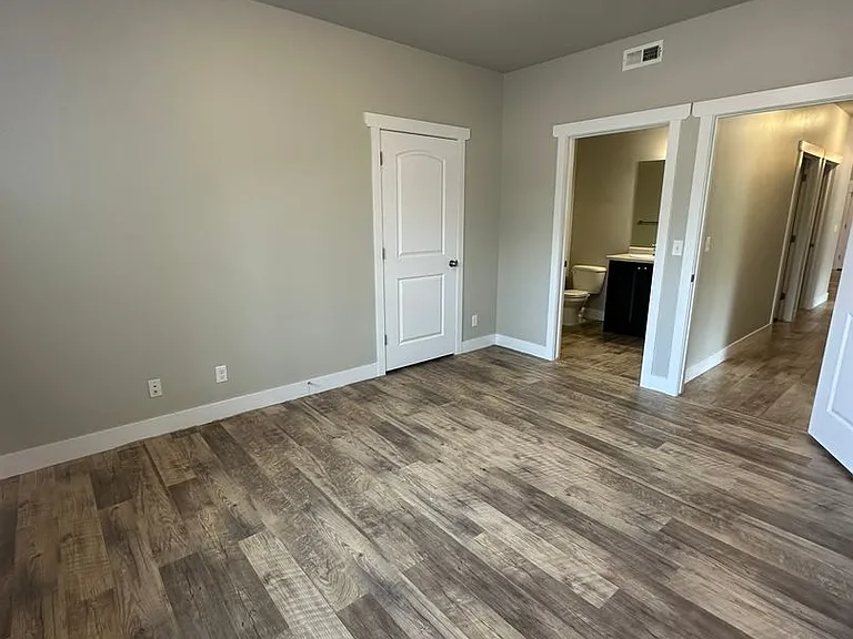 Creekside Oaks Apartments — Photo 33
