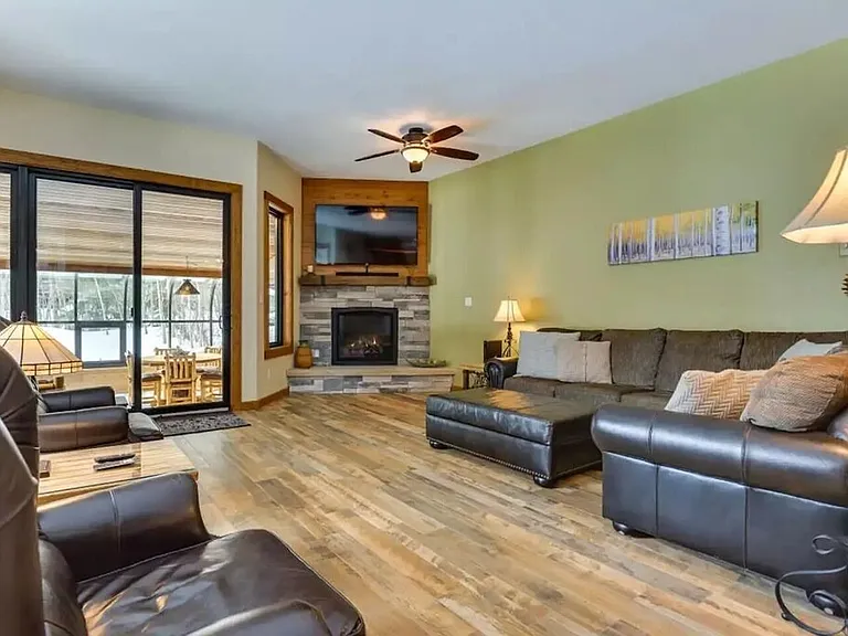 95 Hawn Dr — Photo 1