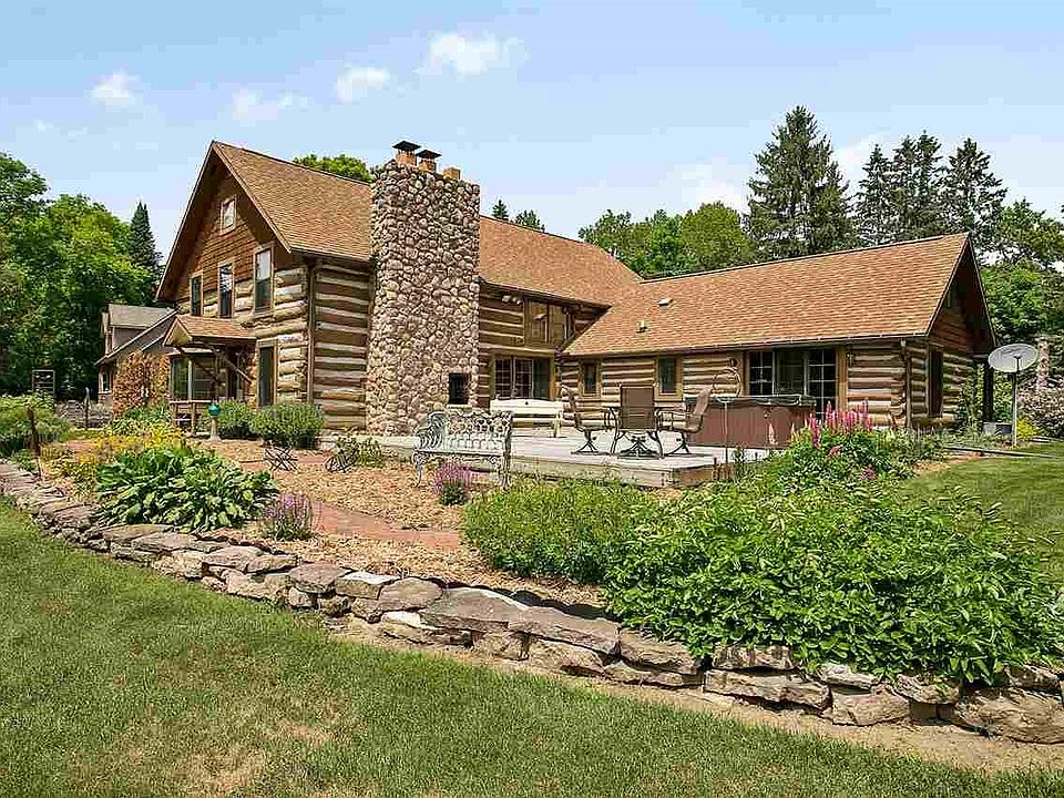 Welcome to N2610 Log Cabin Dr.