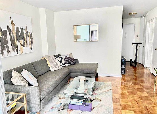 1st image of 279 E 44th St APT 4K