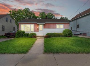 1126 W 7th Ave, Oshkosh, WI 54902