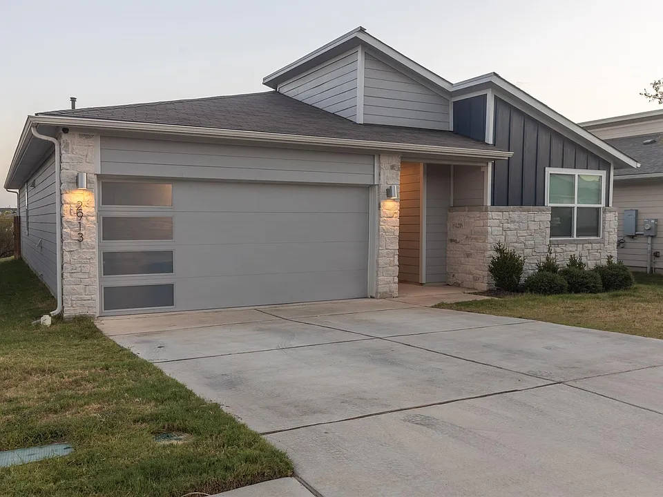 2913 Louris Ln