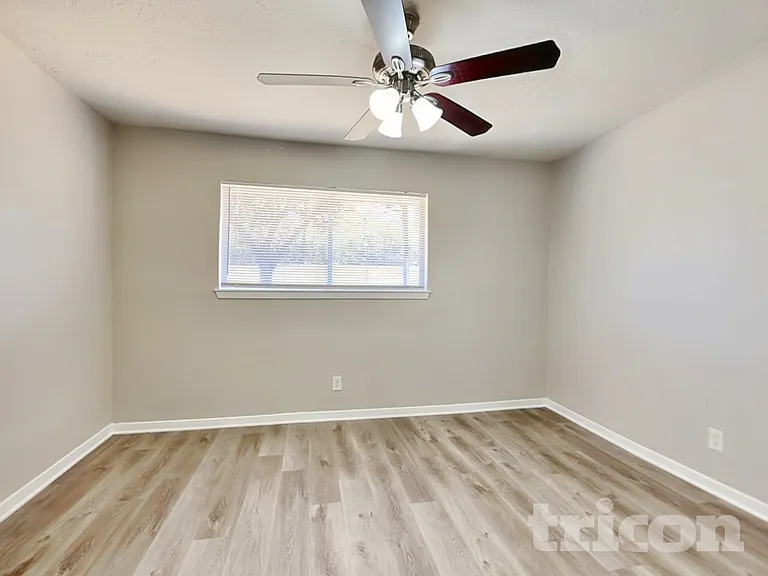 4427 Oakside Dr — Photo 7