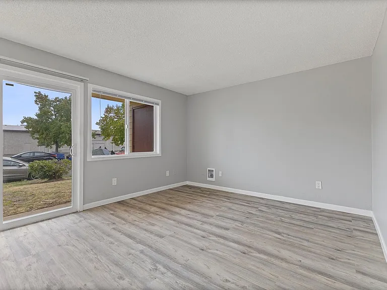 Executive East — Photo 28