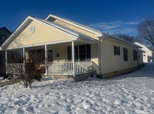 209 E Franklin St, Roodhouse, IL 62082