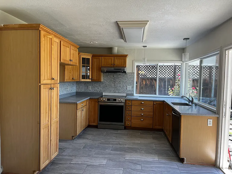 348 Los Pinos Way — Photo 3