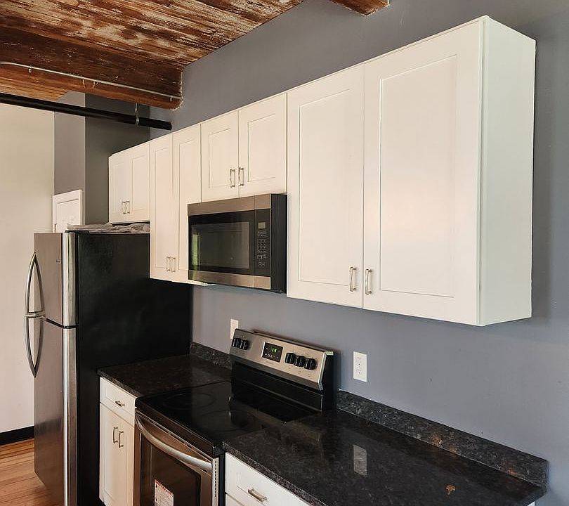 1st image of 548 Roosevelt Ave Unit 7