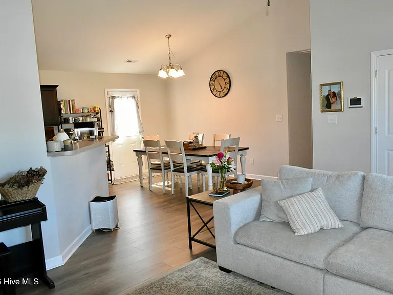 613 Parsley Dr — Photo 6