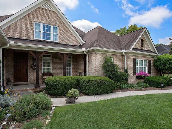 4th image of 143 Amberly Ct