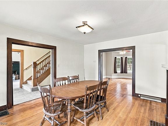21st image of 412 Oakwood Dr