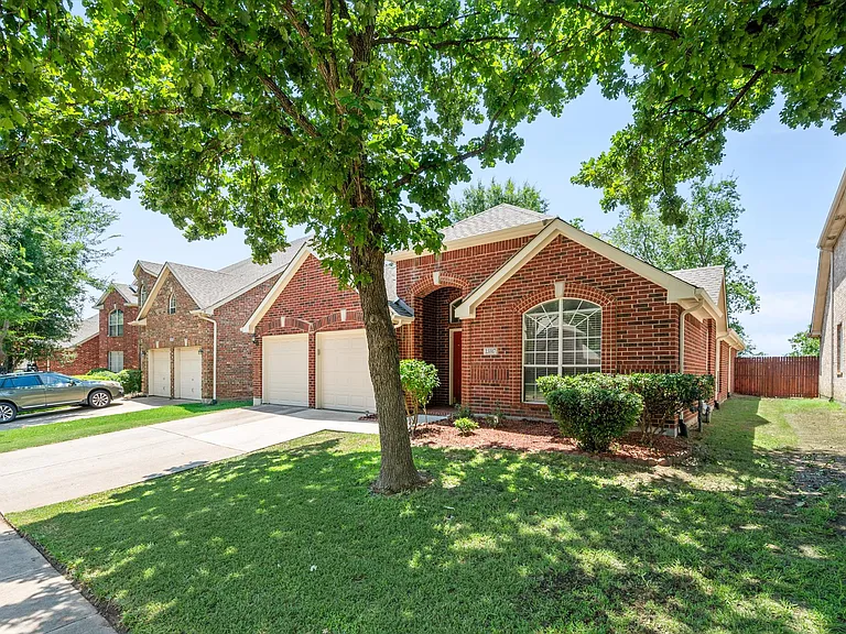 3517 Arbor Creek Ln — Photo 2