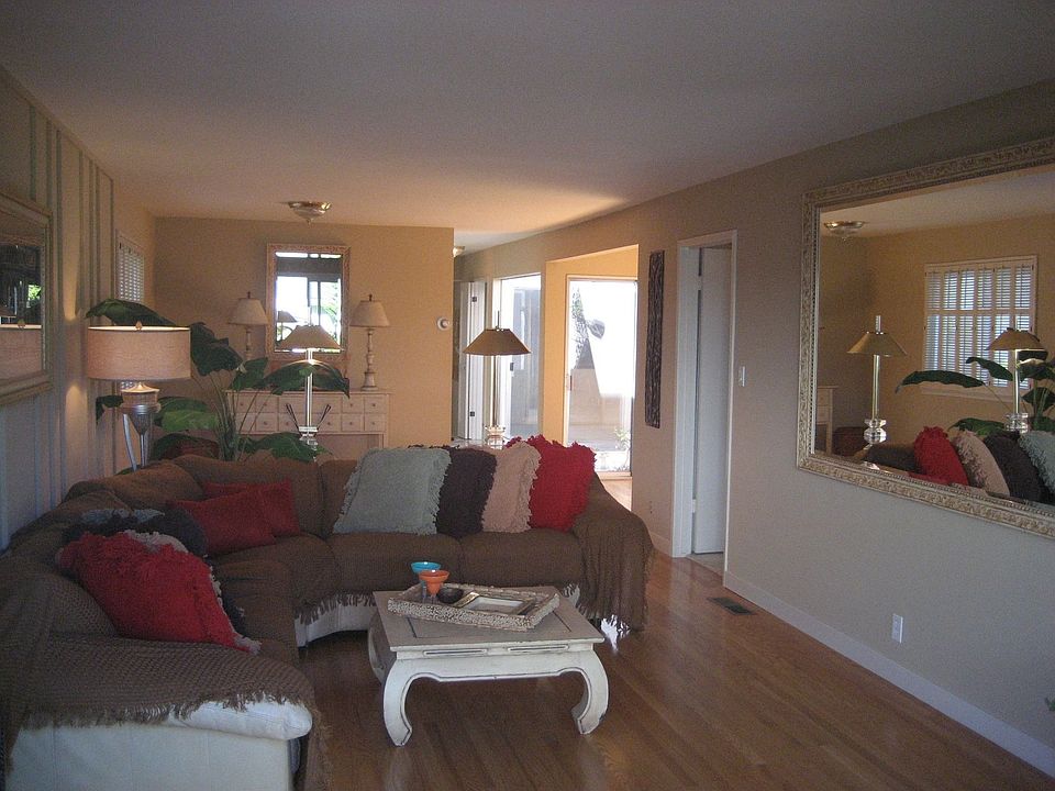 2nd image of 303 Laguna Vis